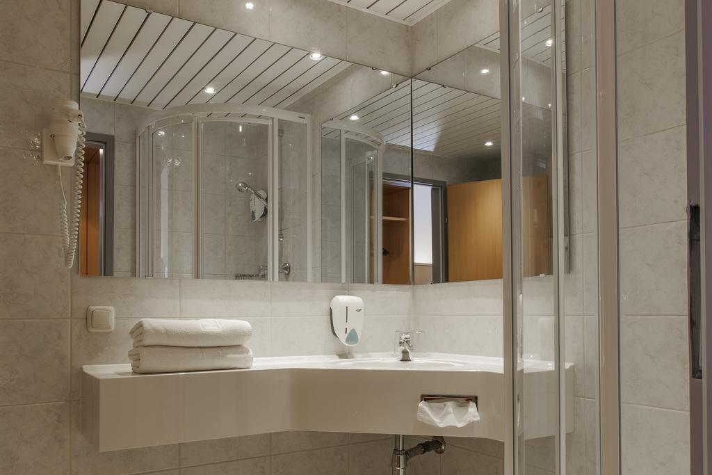 Landzeit Motor-Hotel St. Valentin 객실 사진